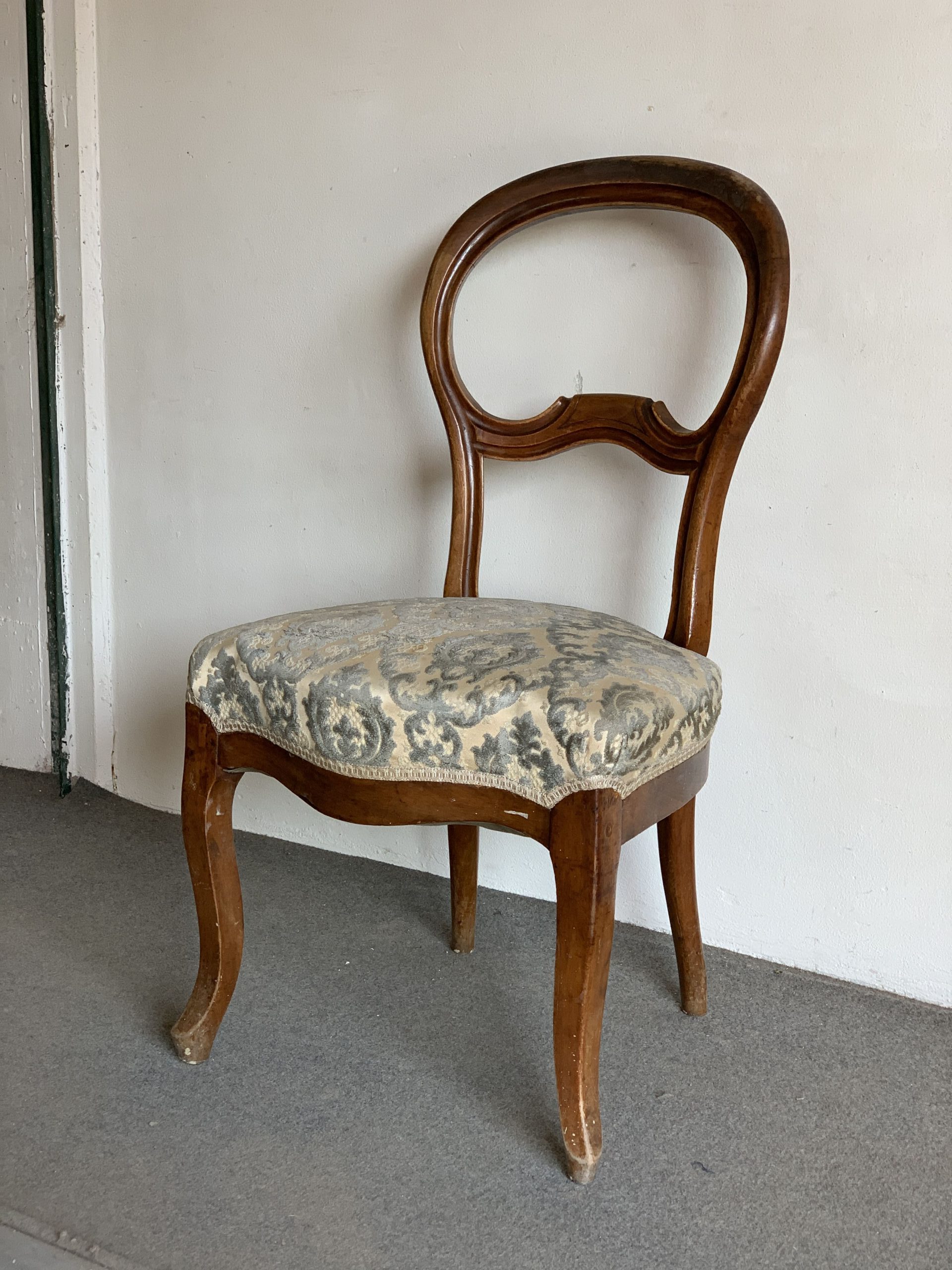 E325 - Sedia originale in noce