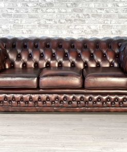 Divano Chesterfield 3 posti originale inglese in pelle bordeaux