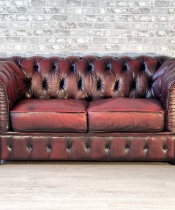 Divano Chesterfield 2 posti originale inglese in pelle bordeaux