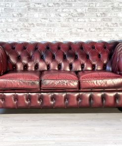 Divano Chesterfield 3 posti originale inglese in pelle bordeaux