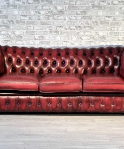 Divano Chesterfield 3 posti originale inglese in pelle bordeaux