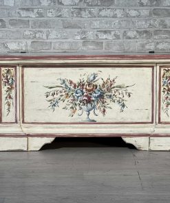 Cassapanca in legno vecchio di abete