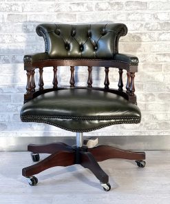 Poltrona Chesterfield da ufficio originale inglese in pelle verde