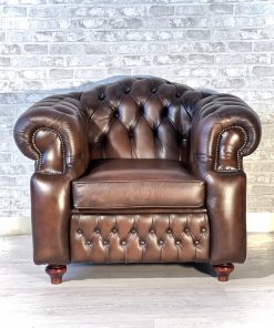Poltrona Chesterfield originale inglese in pelle marrone