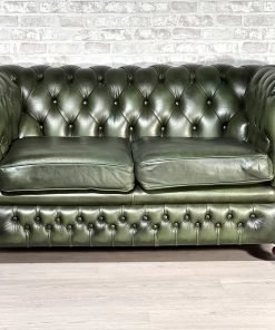 Divano Chesterfield 2 posti originale inglese in pelle verde