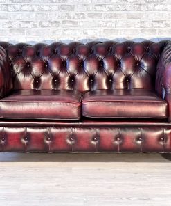 Divano Chesterfield 2 posti originale inglese in pelle bordeaux