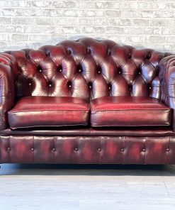 Divano Chesterfield 2 posti originale inglese in pelle bordeaux