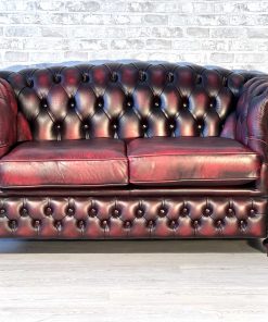 Divano Chesterfield 2 posti originale inglese in pelle bordeaux