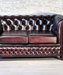 Divano Chesterfield 2 posti originale inglese in pelle bordeaux