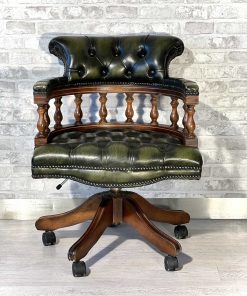 Poltrona Chesterfield da ufficio originale inglese in pelle verde
