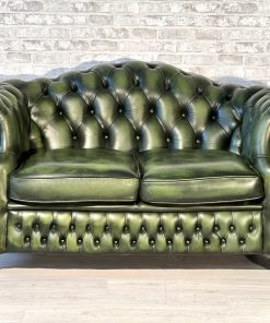 Divano Chesterfield 2 posti originale inglese in pelle verde