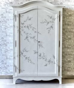 Armadio 2 porte con finitura laccata e decorata a mano