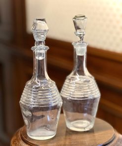 Coppia di bottiglie vintage in vetro soffiato